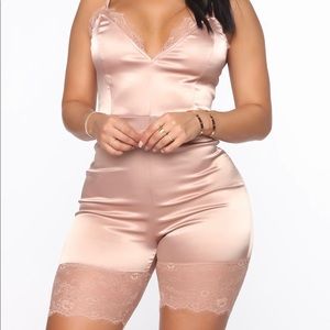 NWT💗Last One!!! 💯Satin Romper NÉW WITH TAG❤️